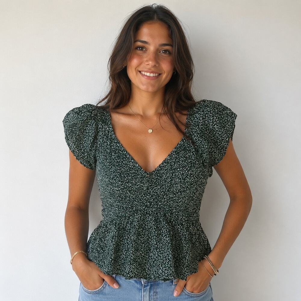 Hollister cottagecore puff short sleeve v neck top. Green and white women M
